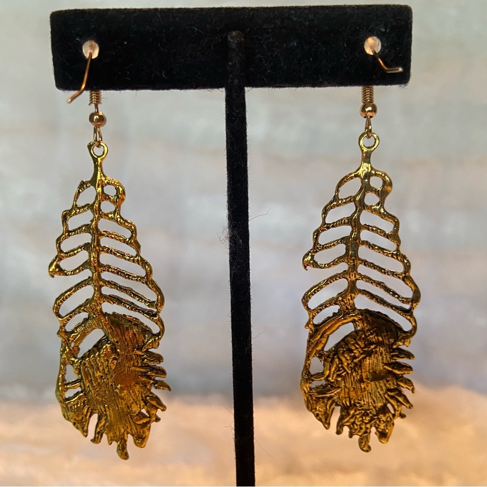 Elegant Gold and Blue Peacock Feather Earrings - Picture 2 of 2